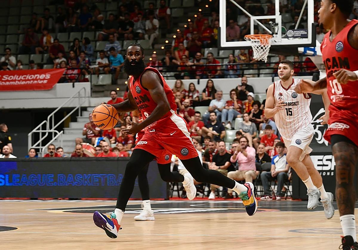 Sant-Roos lanza el contraataque en la ida ante el Manisa.