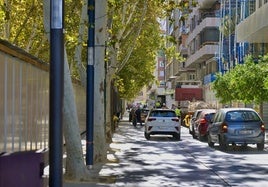Coches en la avenida Alfonso X de Murcia.