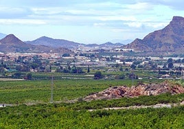 Panorámica de Santomera, donde se observan el casco urbano y varios cabezos de la zona oeste.