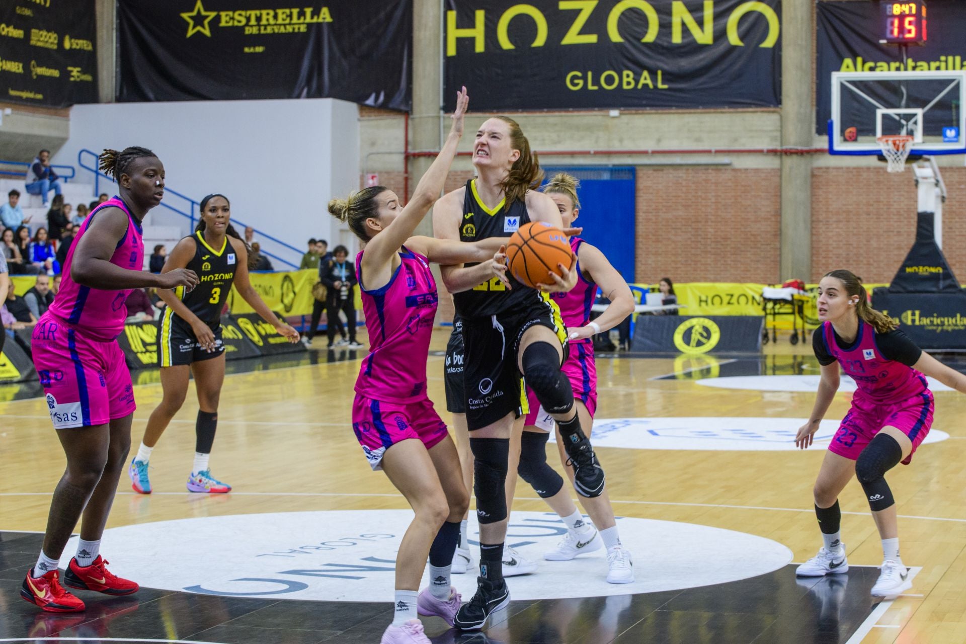 La victoria del Hozono Global Jairis ante el Spar Gran Canaria, en imágenes