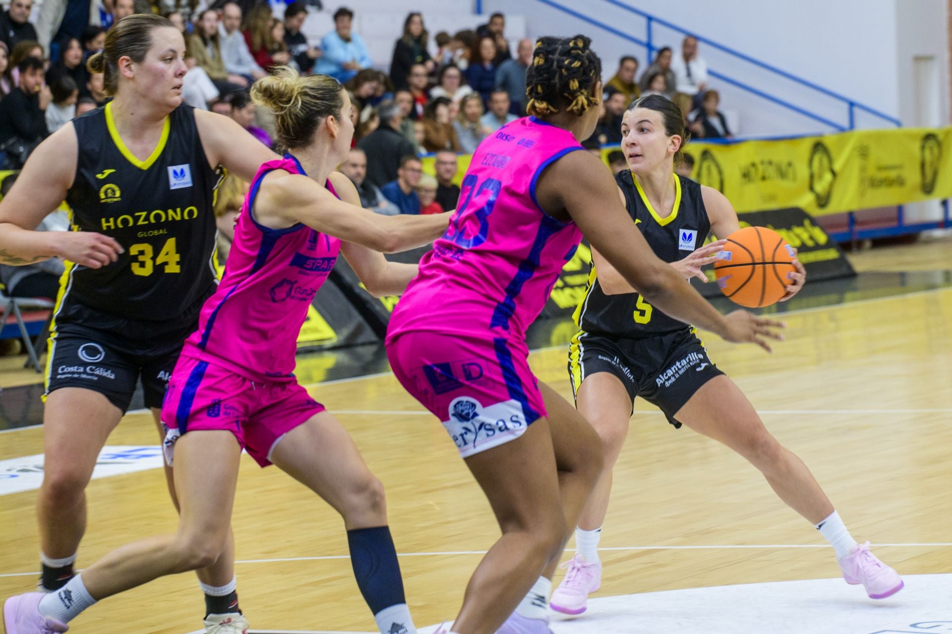 La victoria del Hozono Global Jairis ante el Spar Gran Canaria, en imágenes