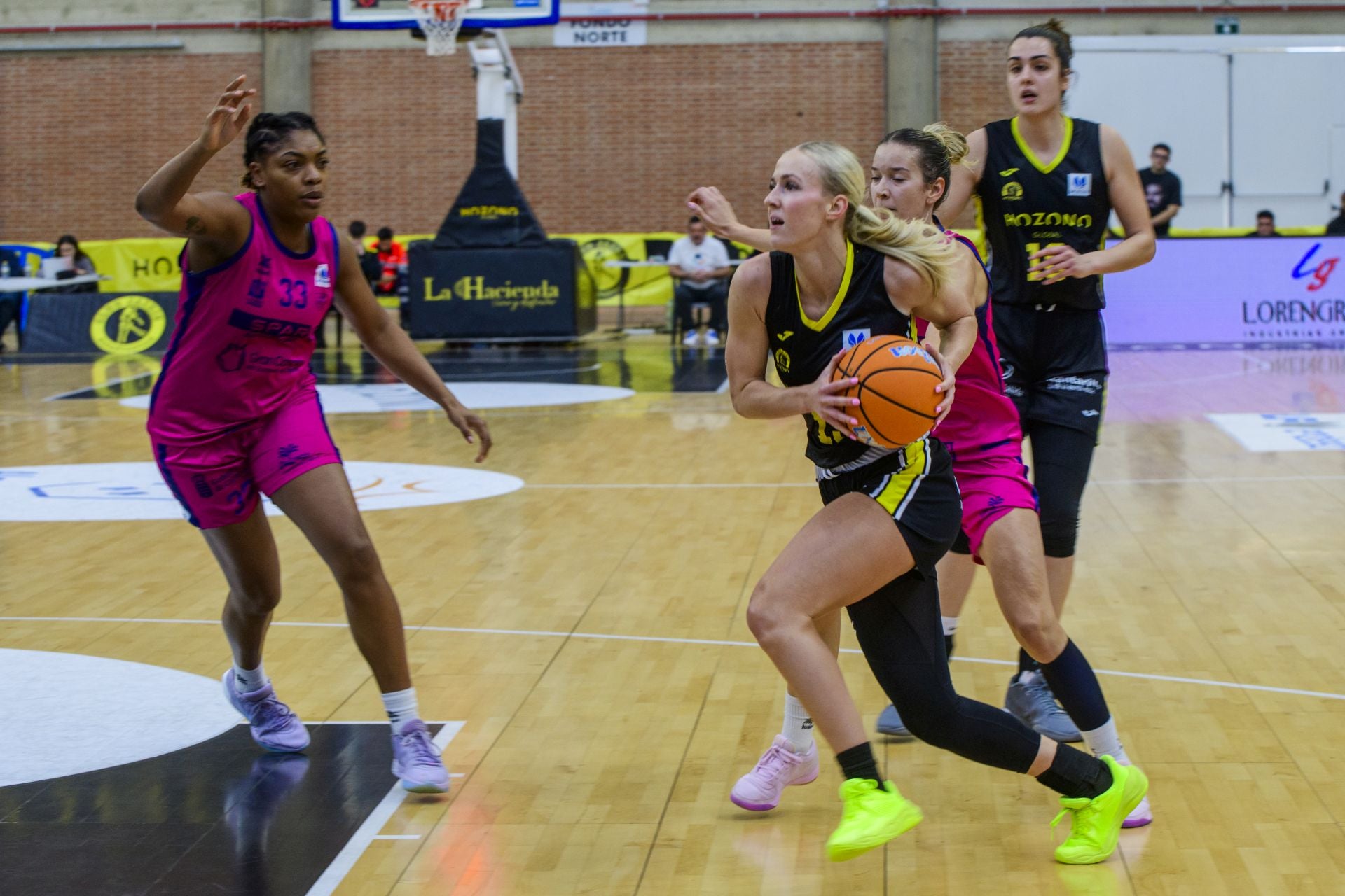 La victoria del Hozono Global Jairis ante el Spar Gran Canaria, en imágenes