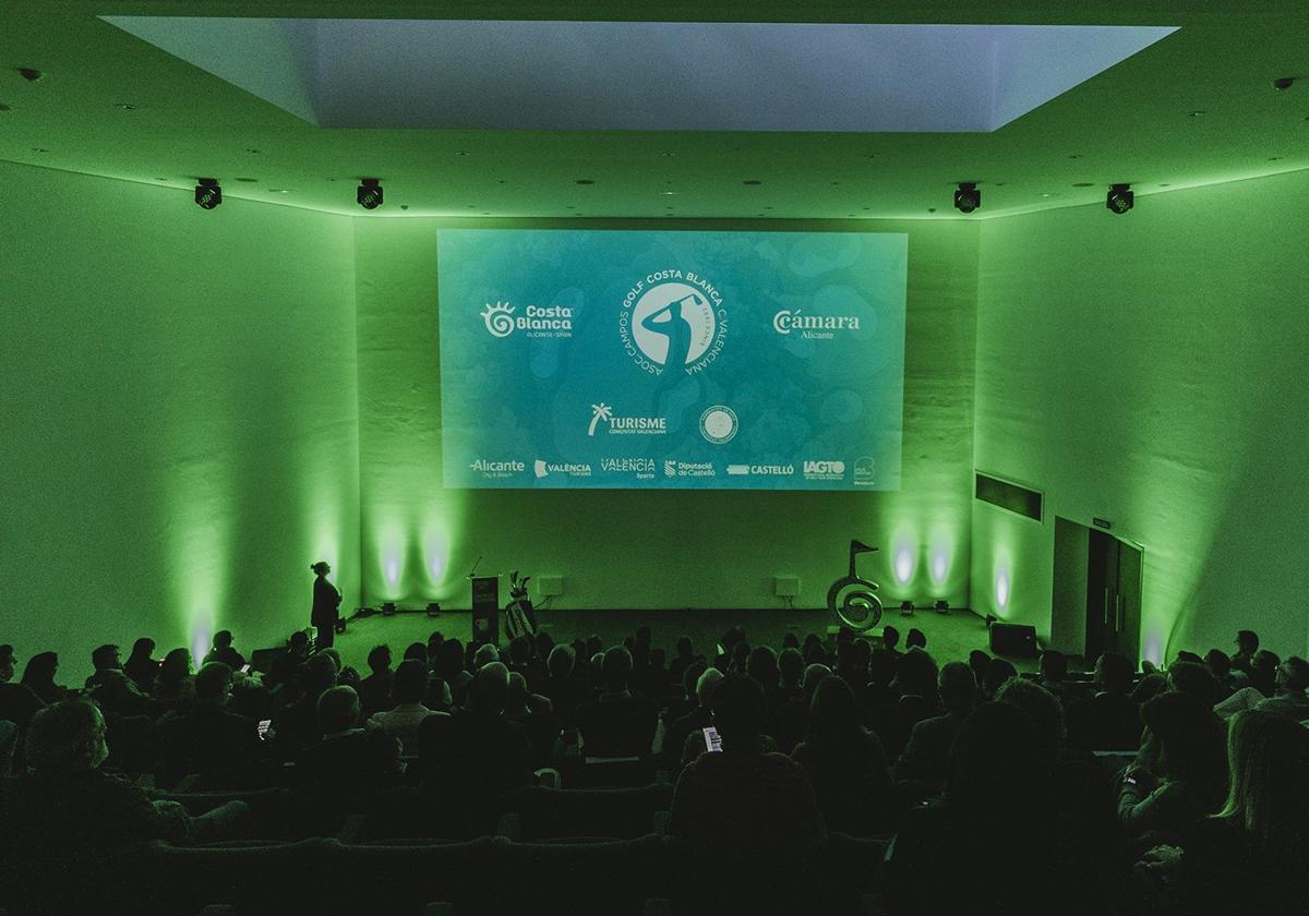 El auditorio de la Diputación de Alicante fue el escenario de la presentación.