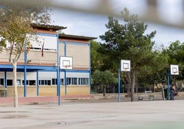 Colegio de La Asomada, donde esta Navidad será retirada la cubierta de amianto.