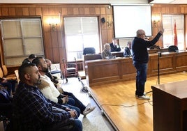 Los hermanos Yepes escuchando al empresario Valentín Sánchez durante su declaración.