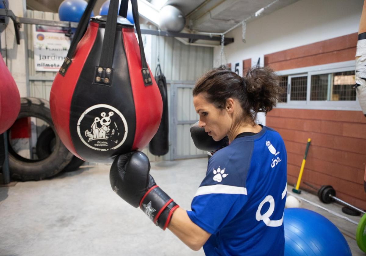 Romero entrena la semana pasada en su gimnasio de la diputación lumbrerense de El Esparragal.
