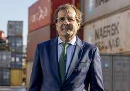 Pedro Pablo Hernández, en la terminal de contenedores del Muelle de Santa Lucía.