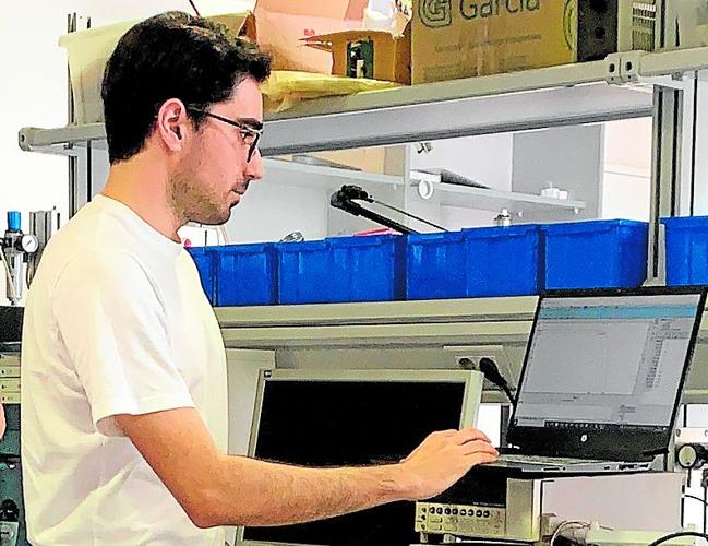 Medición de un panel fotovoltaico del proyecto.