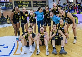 Las jugadoras del Hozono posan tras el partido el pasado día 8 de diciembre.
