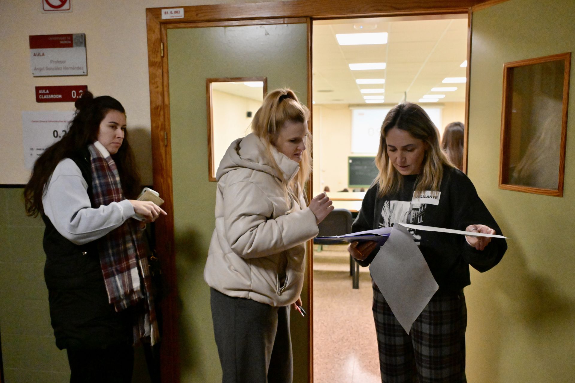 Las oposiciones de la Administración General del Estado en la Región de Murcia, en imágenes