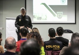 Policías reciben un curso en una imagen de archivo.