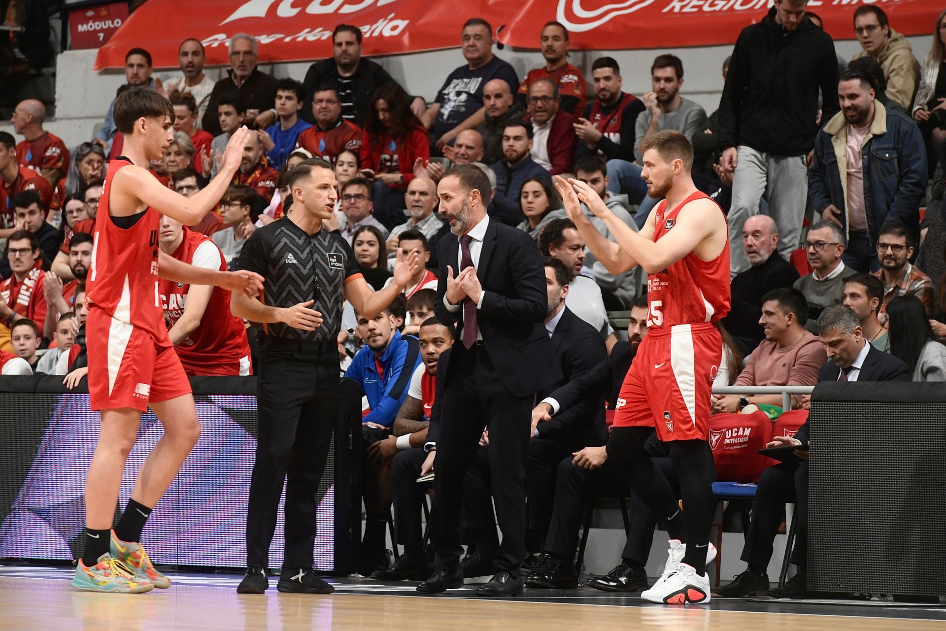 El partido entre el UCAM Murcia y el Valencia Basket, en imágenes