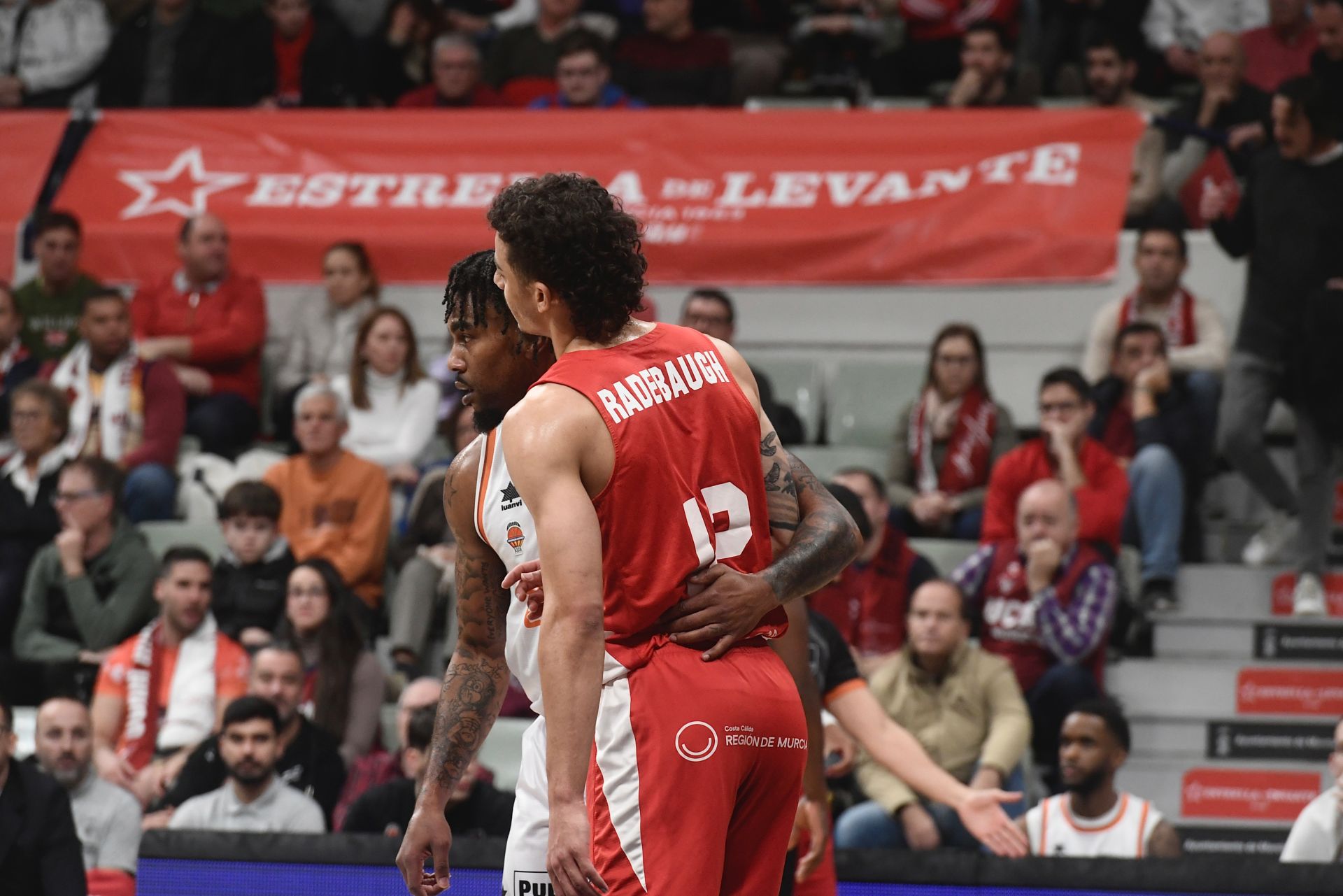 El partido entre el UCAM Murcia y el Valencia Basket, en imágenes