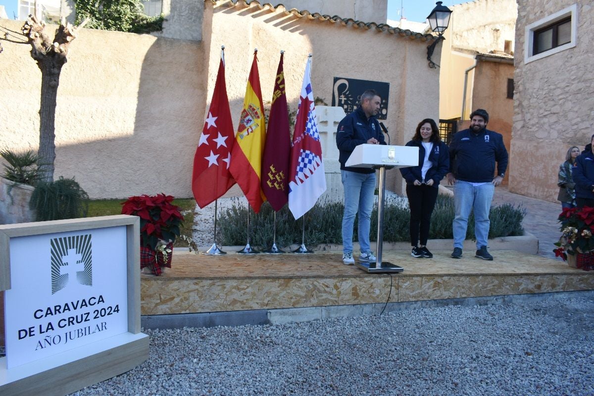Imágenes de la visita de Díaz Ayuso - I Centro de Acogida