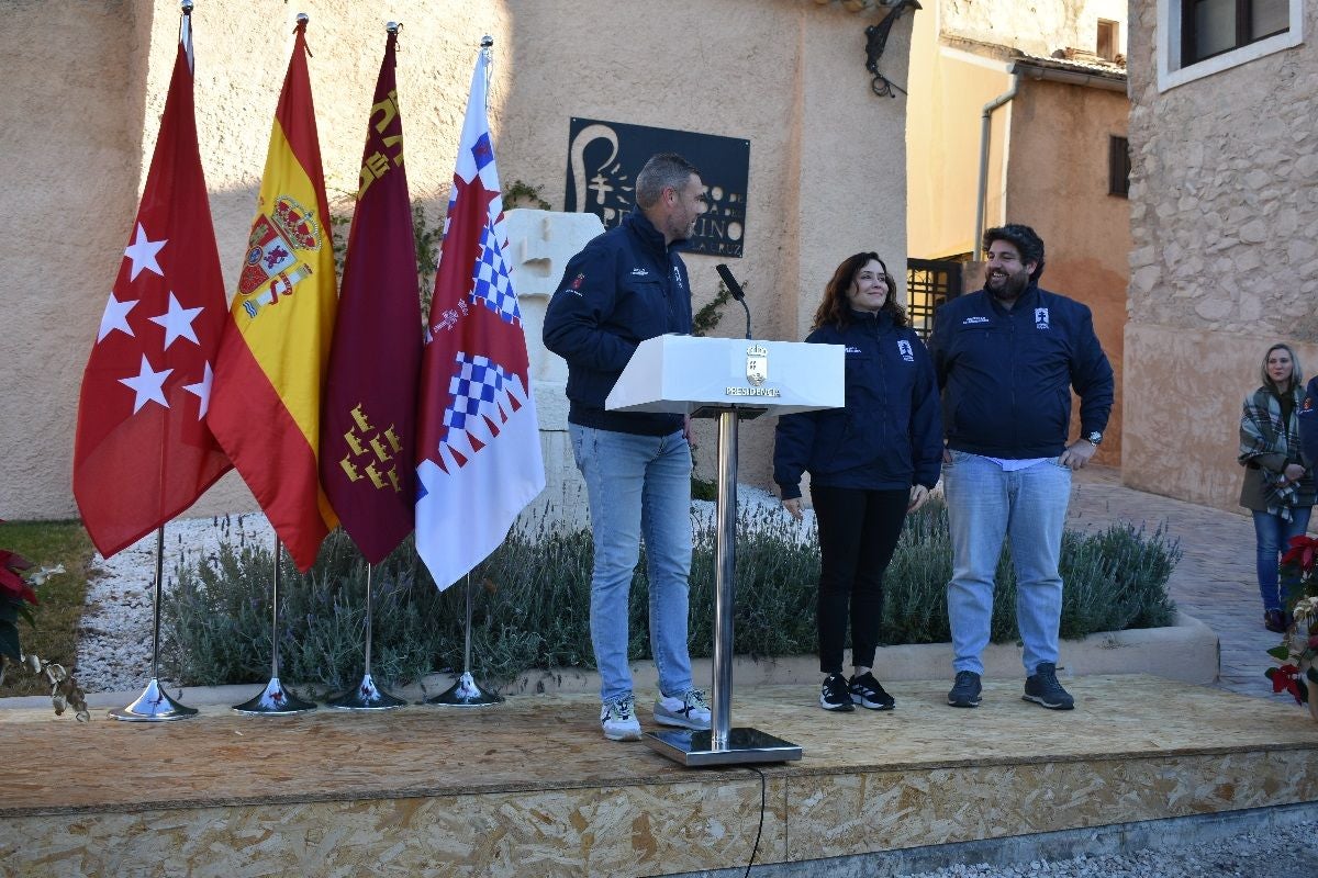 Imágenes de la visita de Díaz Ayuso - I Centro de Acogida