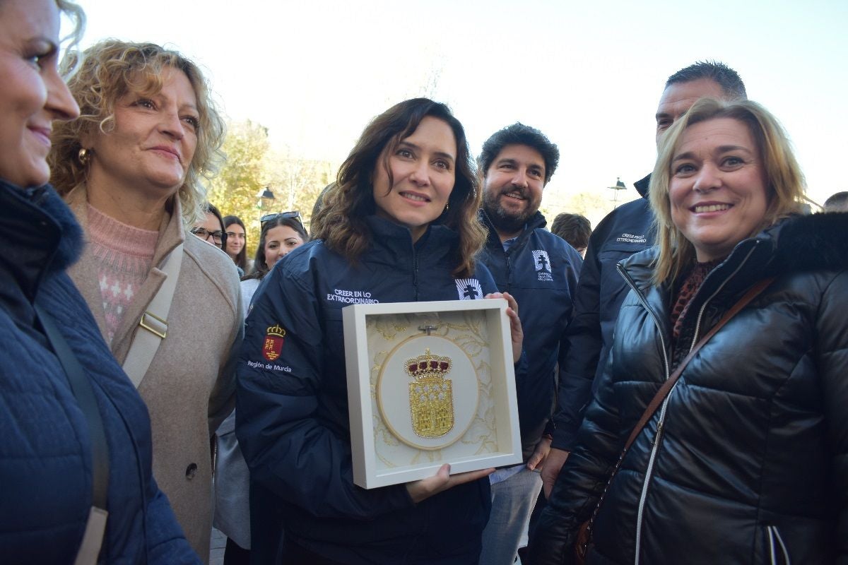 Imágenes de la visita de Díaz Ayuso - I Centro de Acogida