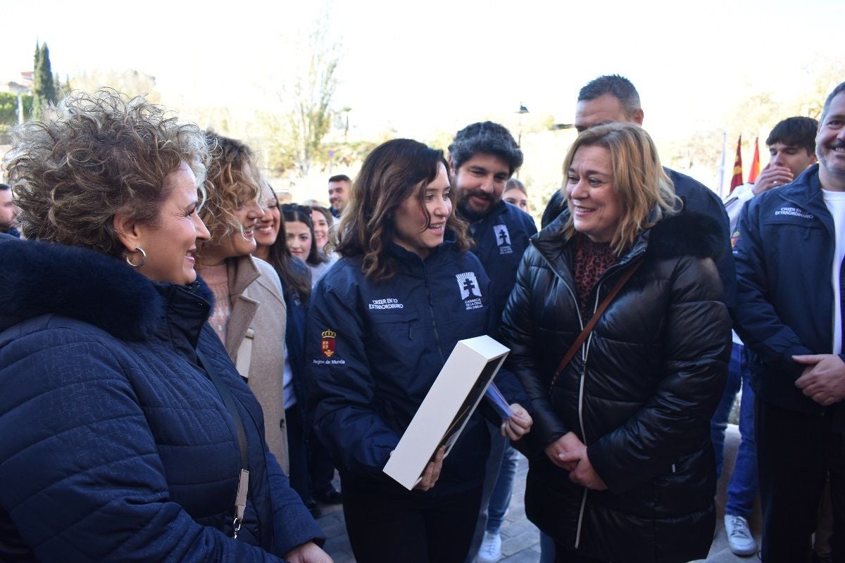 Imágenes de la visita de Díaz Ayuso - I Centro de Acogida