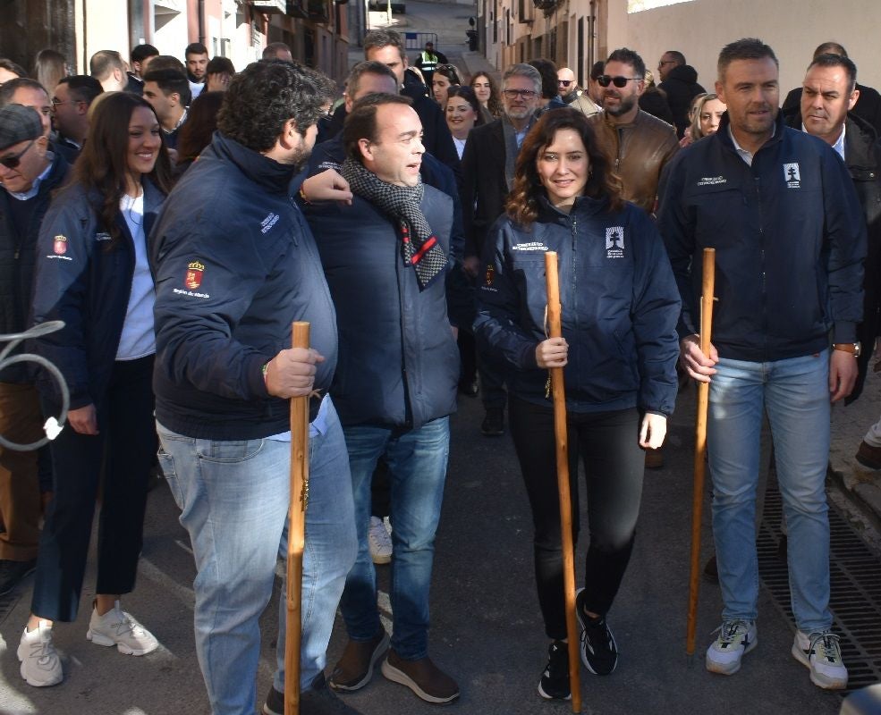 Imágenes de la visita de Díaz Ayuso - I Centro de Acogida