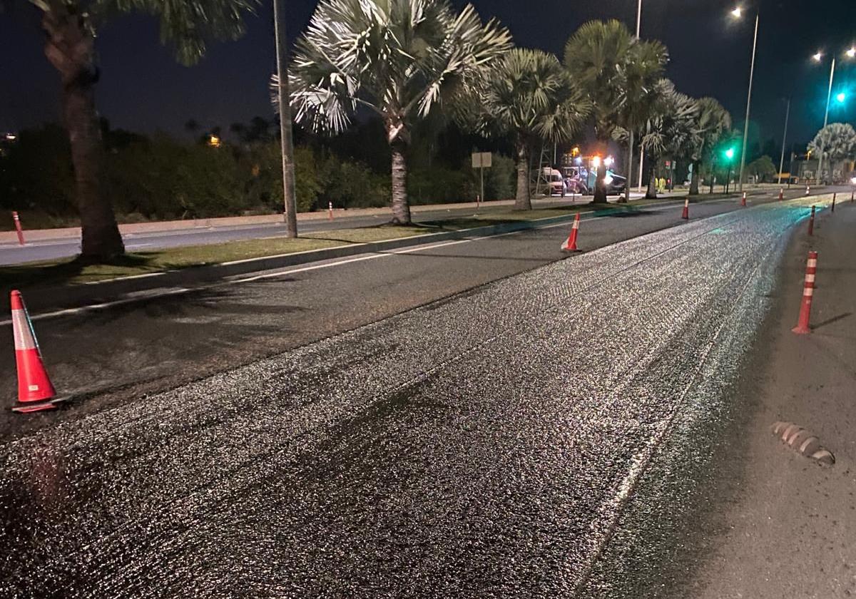 La avenida del Reino de Murcia con el asfalto renovado.