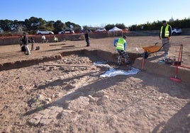 Las excavaciones arqueológicas en la Alberca de Larache este lunes.