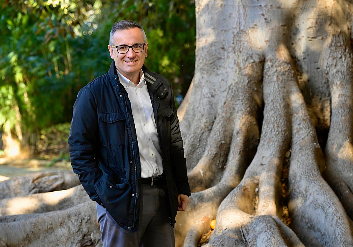 Diego Conesa esta semana en el Jardín de Floridablanca de Murcia, próximo a la sede regional de su partido, en la calle Princesa