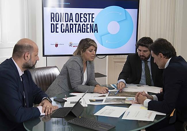 Noelia Arroyo y Fernando López Miras, este martes, durante la presentación de las obras.