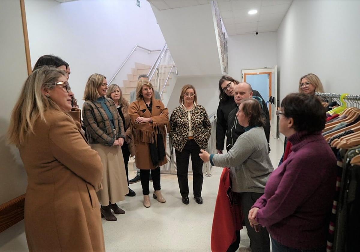 La consejera de Política Social. Conchita Ruiz, visitó ayer las nuevas instalaciones.