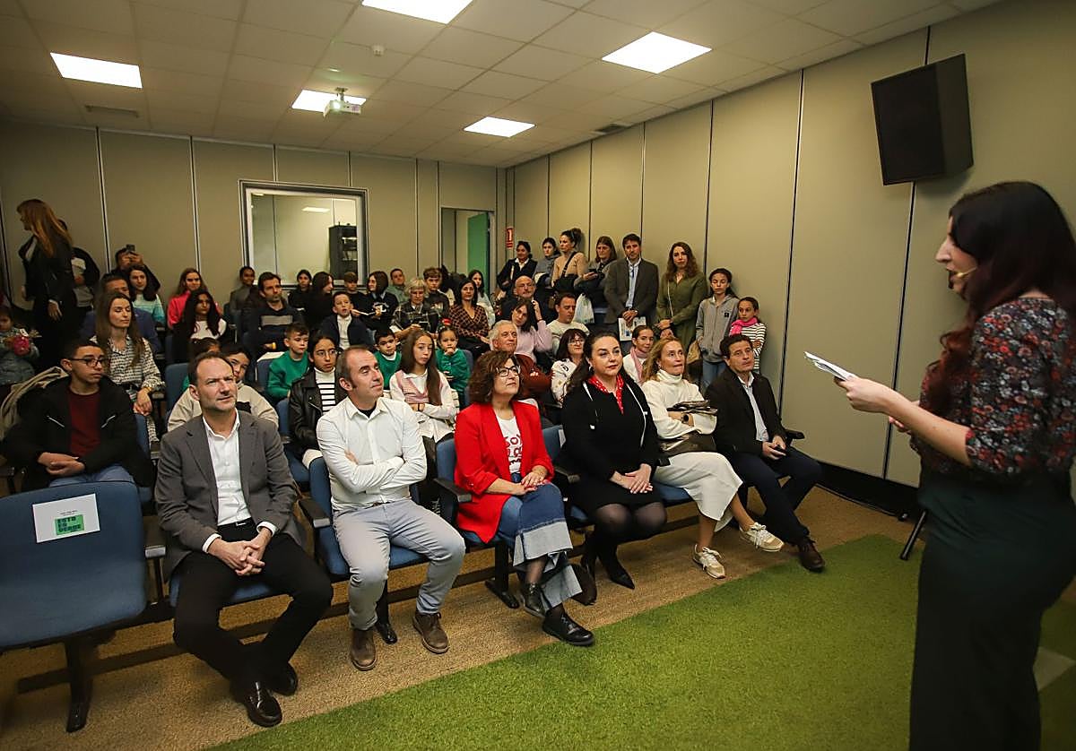 La periodista Lydia Martín presentó la tercera edición de 'Esto es verde', en las instalaciones de LA VERDAD, este viernes.