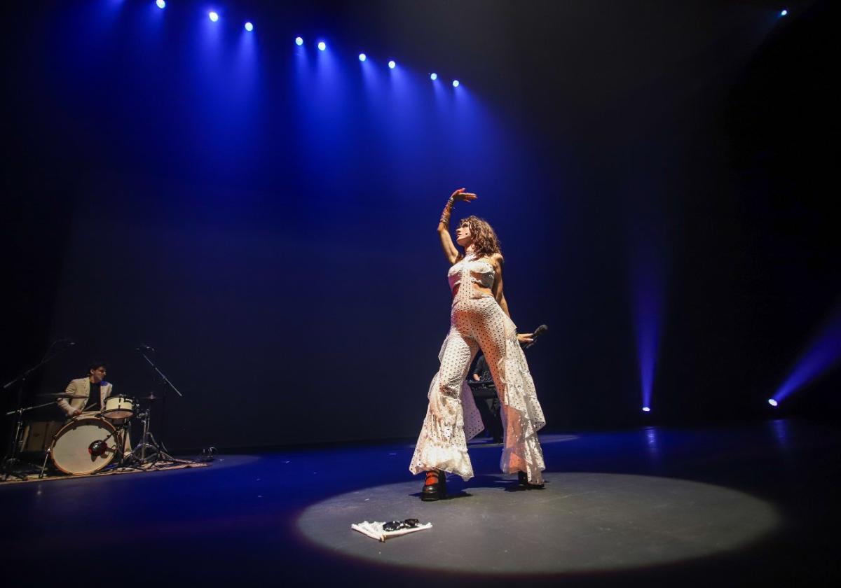 Actuación de María de Juan en la gala del CreaMurcia.