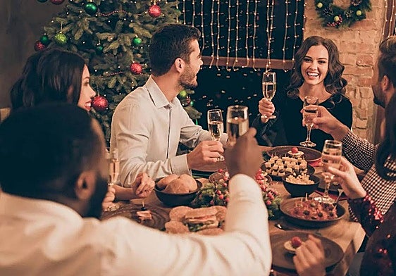 Cómo sobrevivir a las comidas y cenas de Navidad si sufres acidez: cuatro consejos para prevenir sus síntomas.