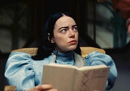 Emma Stone, en una escena de la película Pobras Criaturas de Yorgos Lanthimos.