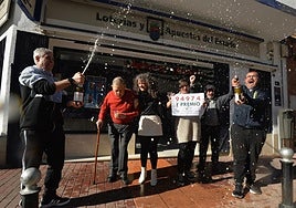 Celebración del primer premio de la Lotería del Niño, el año pasado en El Palmar.