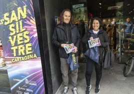 Colas para recoger el dorsal de la San Silvestre de Cartagena