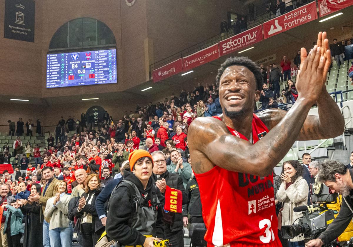 Dylan Ennis celebra la victoria ante el Granada, este sábado.