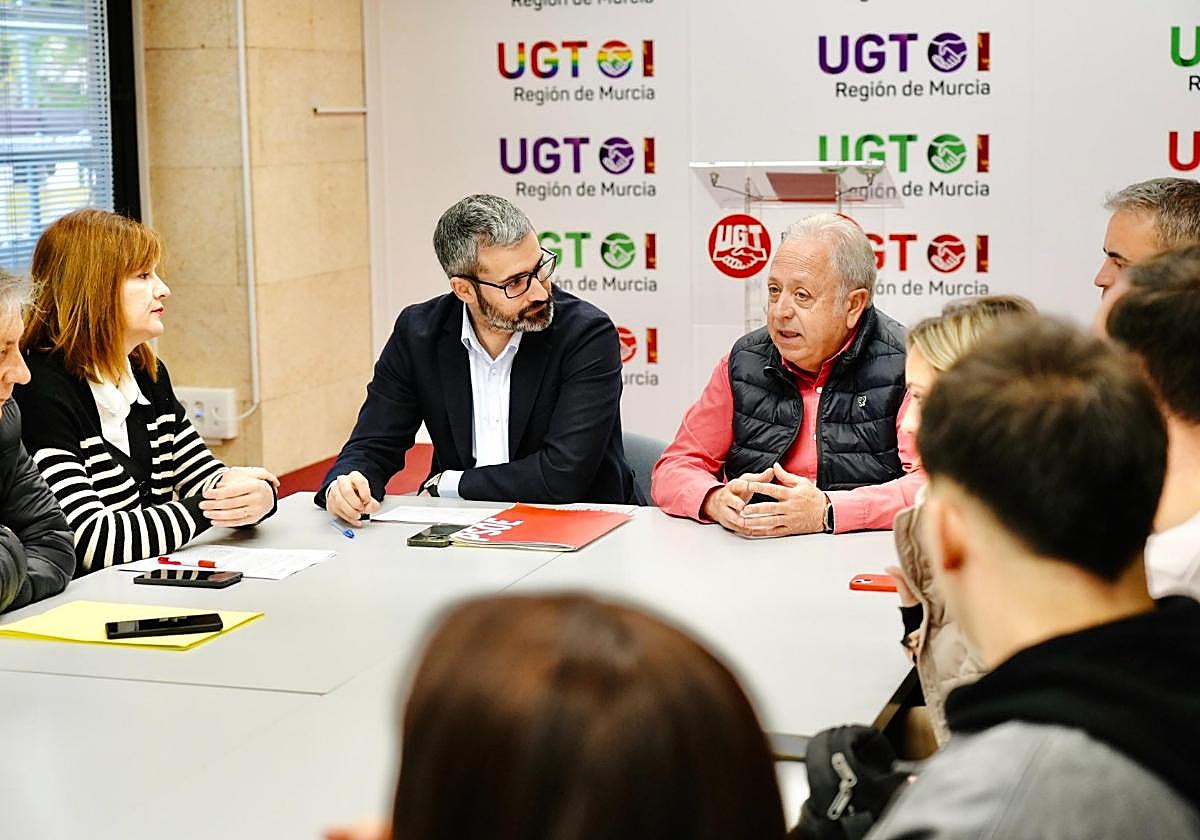 Francisco Lucas y Antonio Jiménez, ayer, en la sede de UGT.
