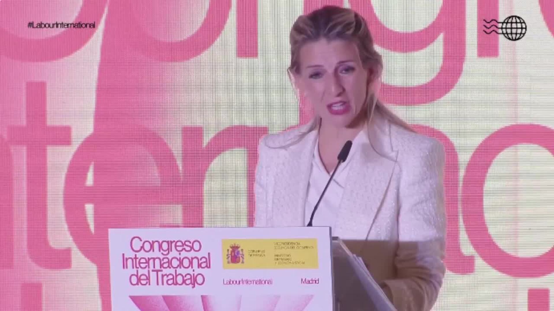 Díaz firma una carta social de derechos laborales y defiende avanzar hacia la jornada de 32h