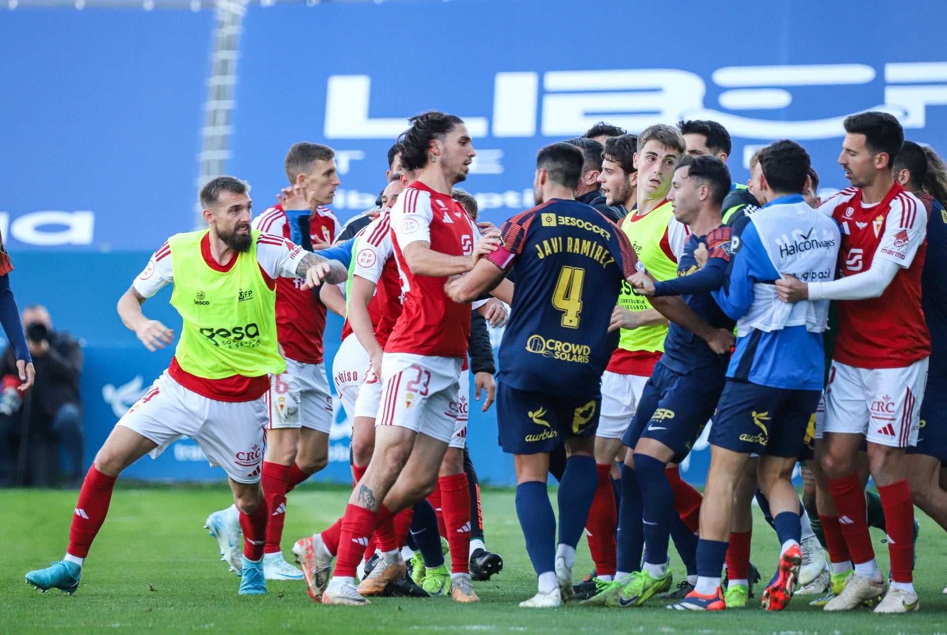 El partido benéfico entre Real Murcia y UCAM, en imágenes