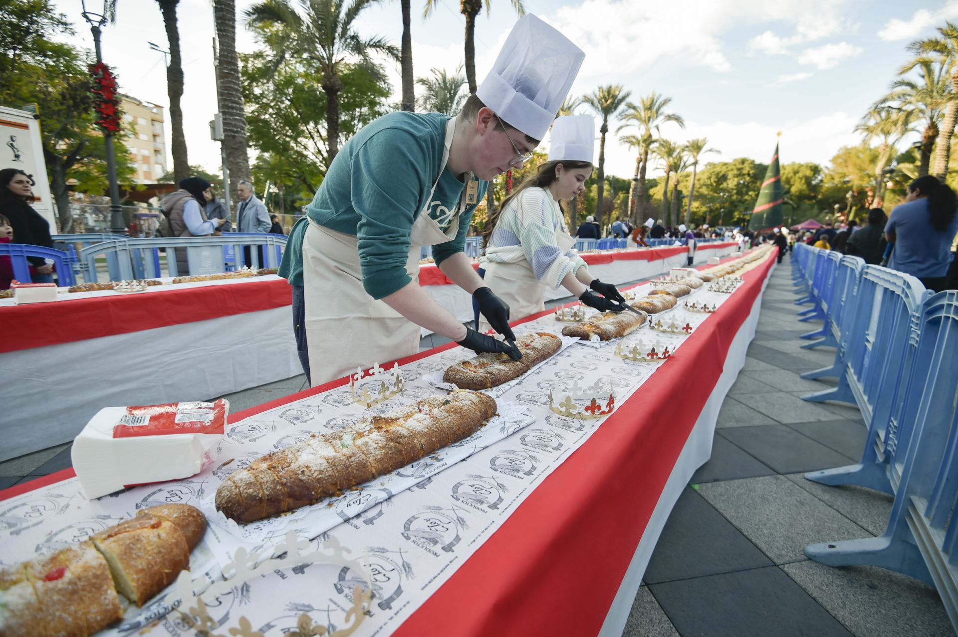 Un roscón de Reyes de 155 metros en Molina de Segura