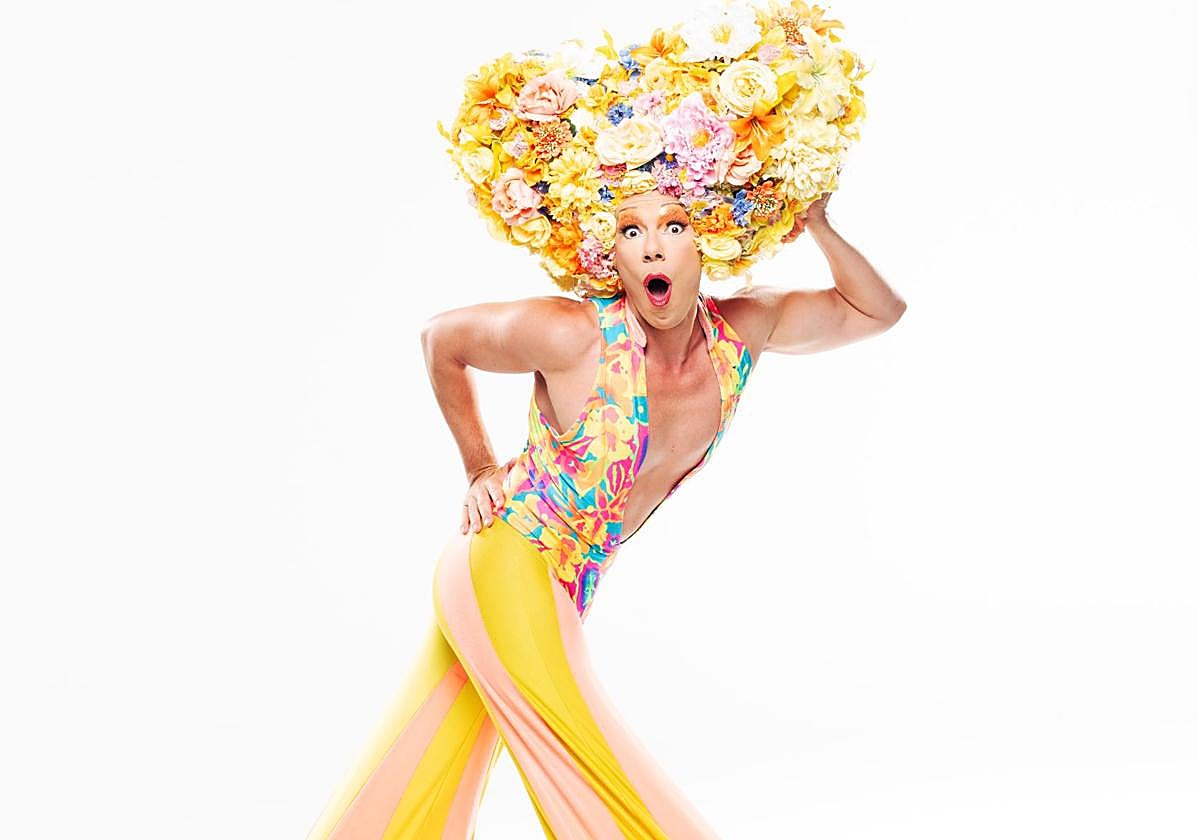 Victor González interpreta a Tick en 'Priscilla, el musical.'