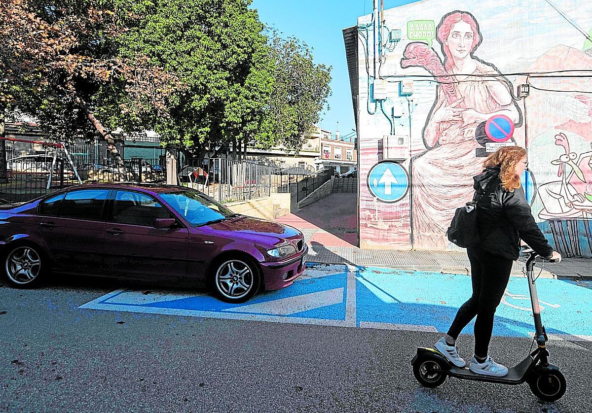 Nueva plaza de estacionamiento reservada para personas de movilidad reducida en el entorno del local social del Barrio de la Concepción.