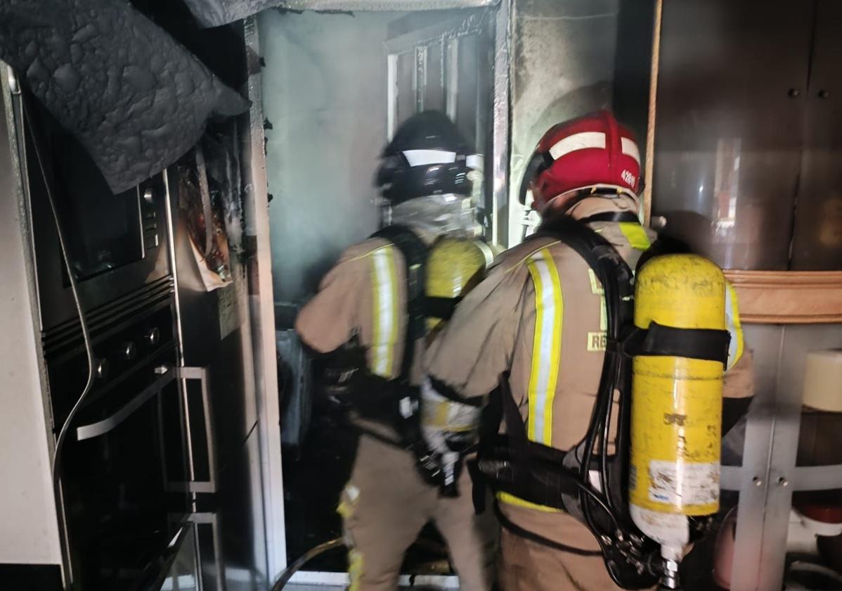 Extinguido un incendio declarado en una vivienda de Fuente Álamo