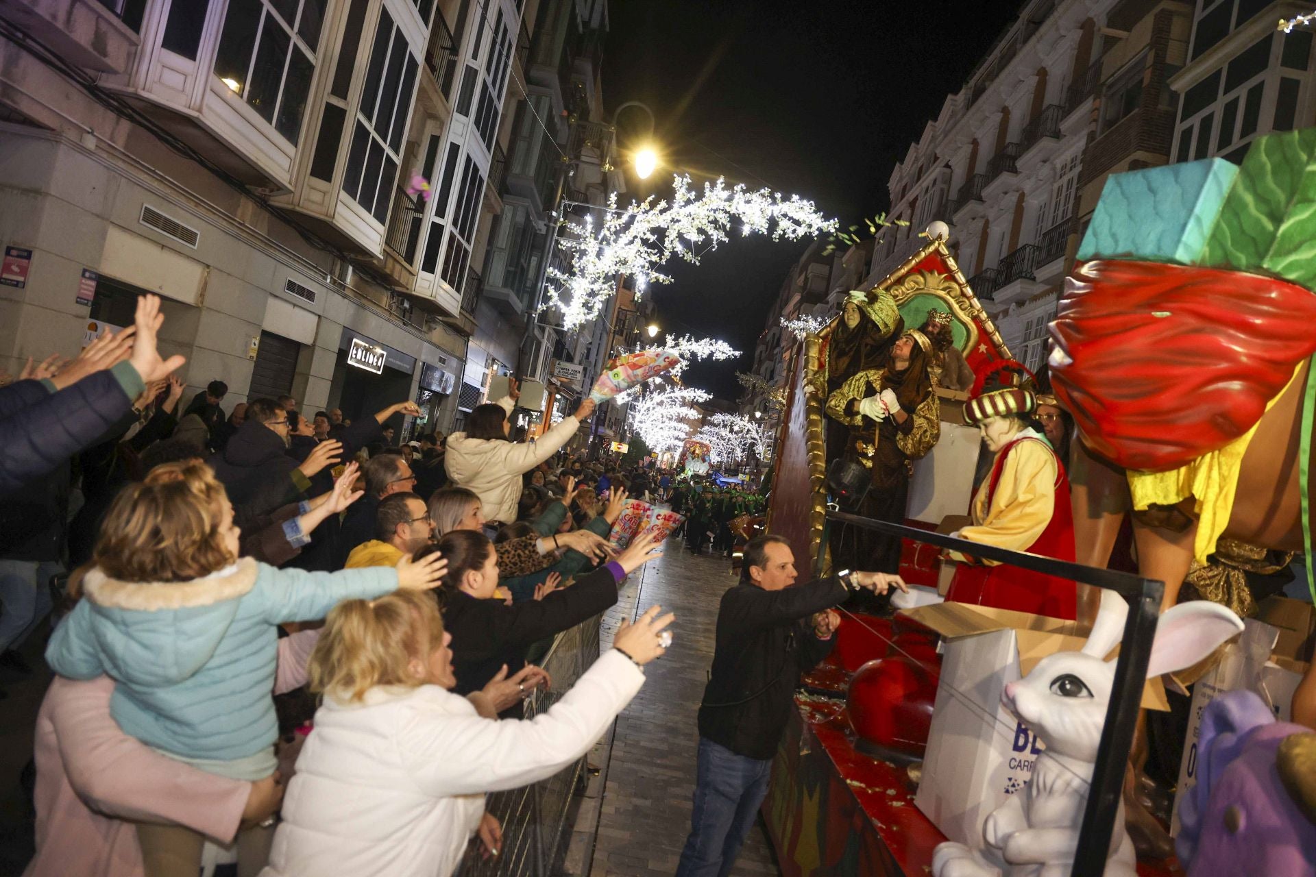 La cabalgata de los Reyes Magos en Cartagena, en imágenes