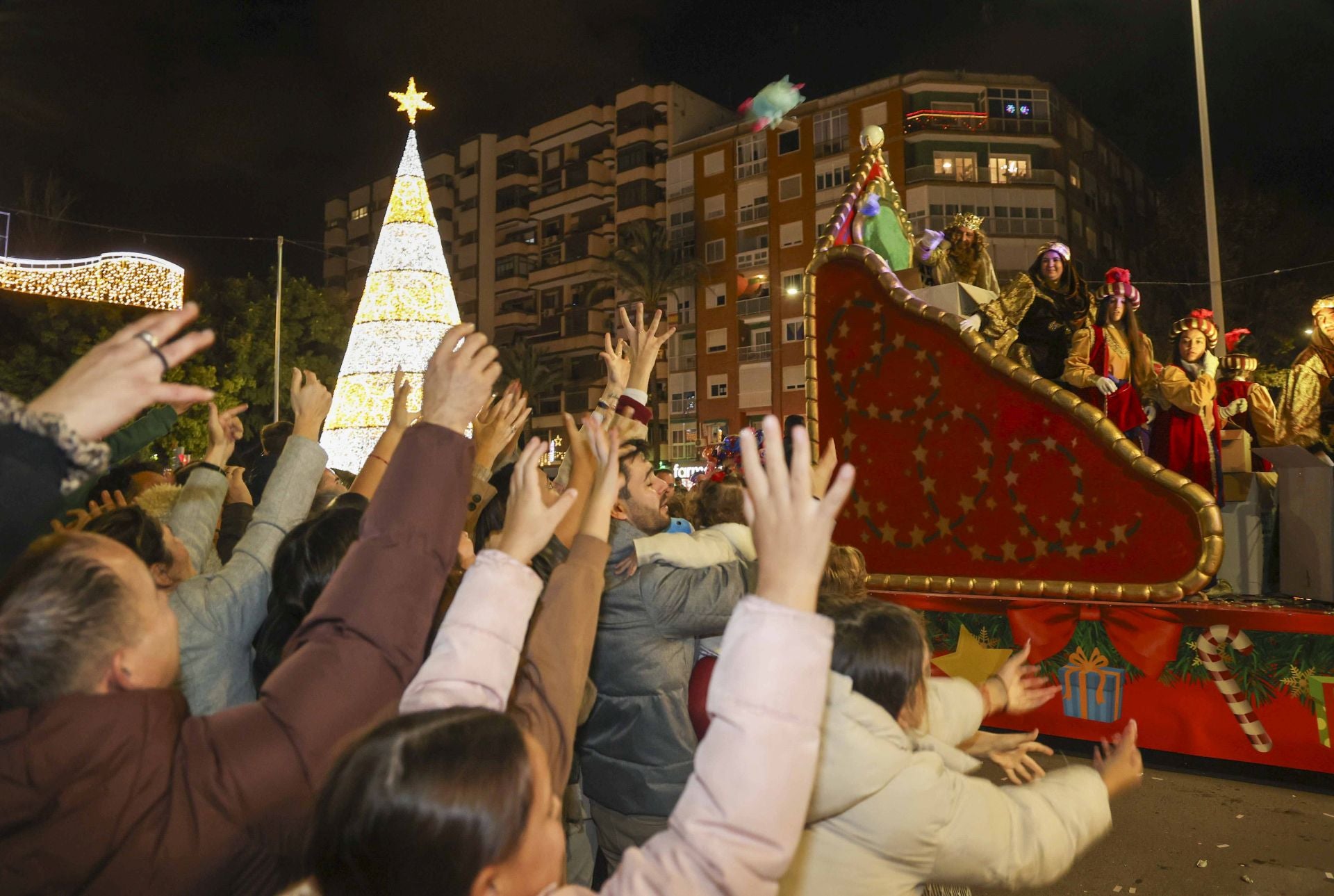 La cabalgata de los Reyes Magos en Cartagena, en imágenes
