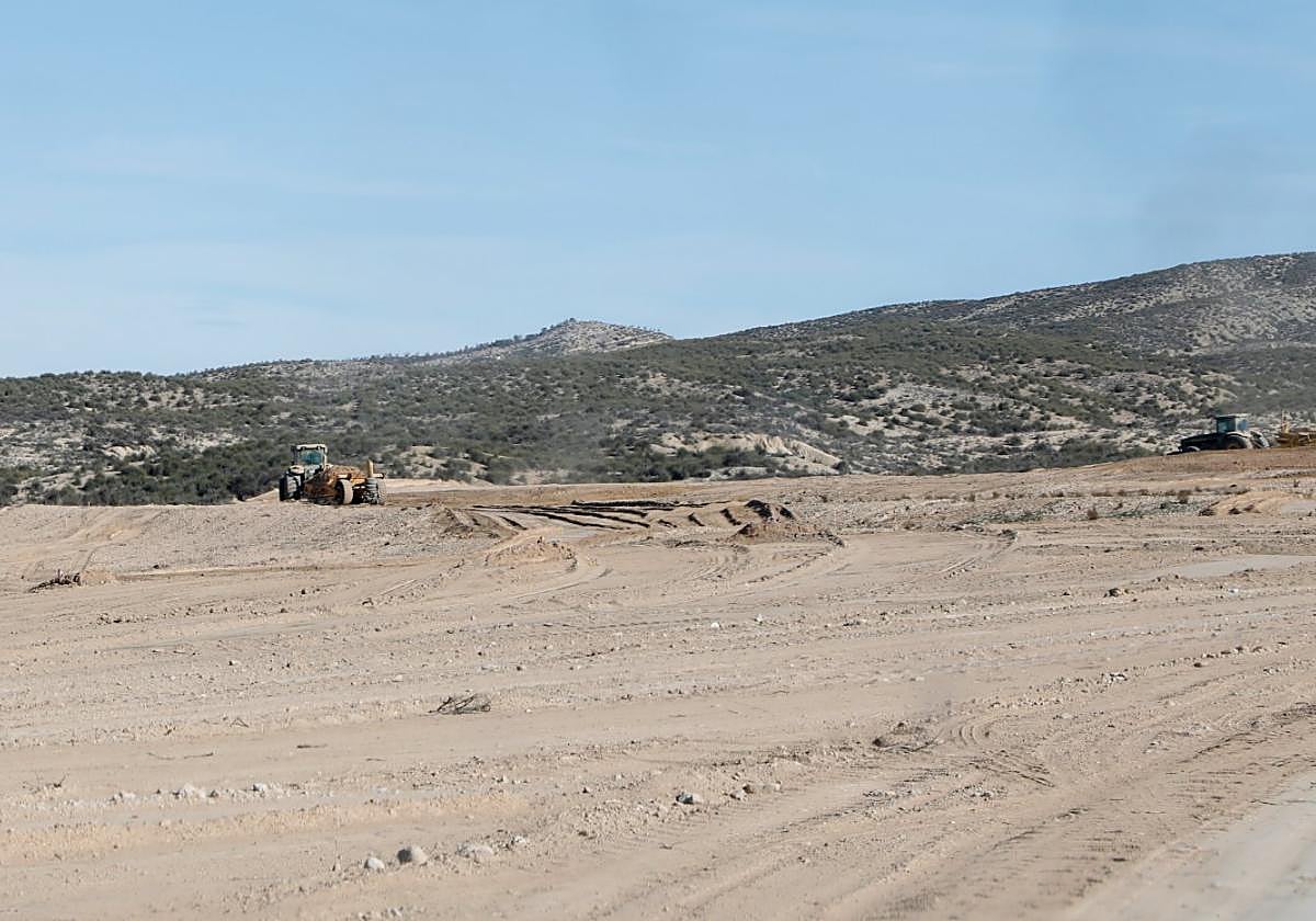 Movimientos de tierras para construir la planta de tratamiento en Barranco Hondo.