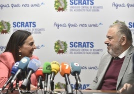 La consejera de Agricultura, Sara Rubira, este miércoles con el presidente del Scrats, Lucas Jiménez.