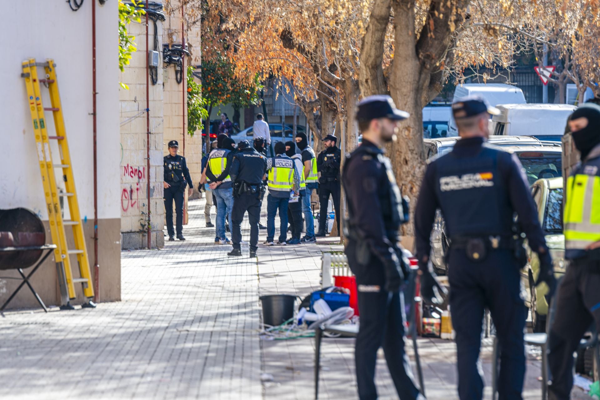 La redada antidroga en el barrio murciano de La Paz, en imágenes