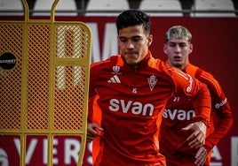 Yriarte y Toral, detrás, en un entrenamiento del Real Murcia.