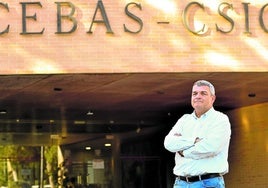 Pedro Martínez, ayer en las instalaciones del Cebas en el campus de Espinardo.