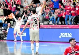 Ricardo, de ElPozo, celebra un gol ante el Jimbee.