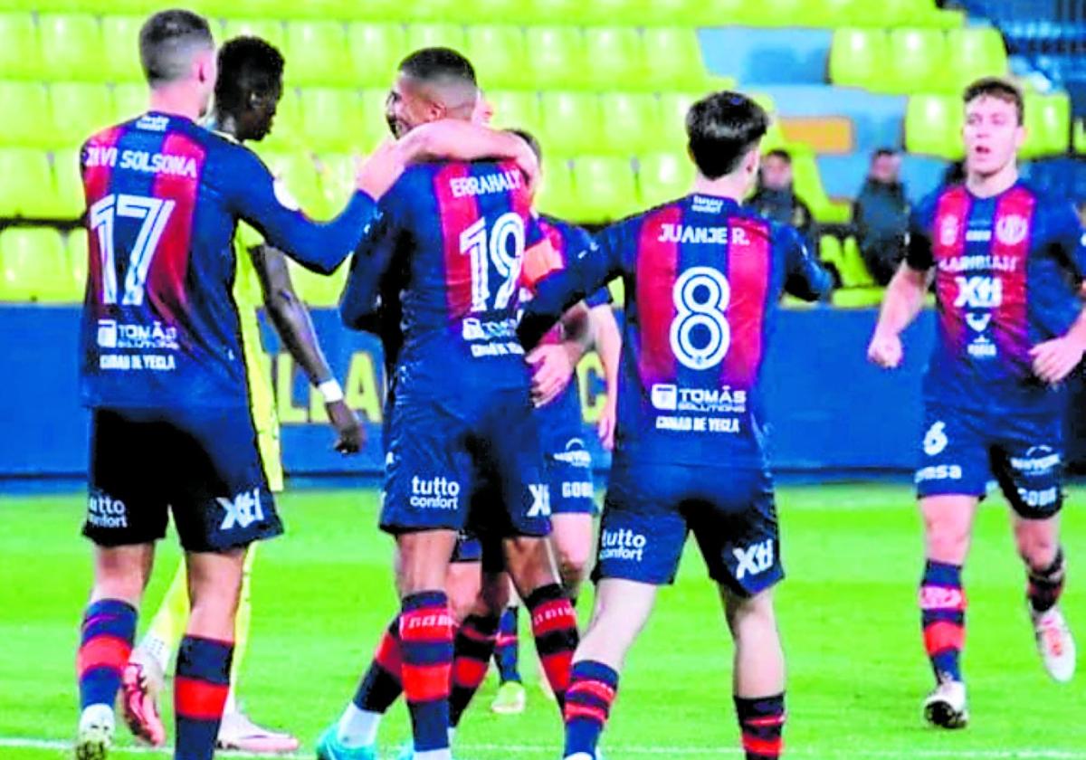 Los jugadores del Yeclano, en la victoria ante el Villarreal B.